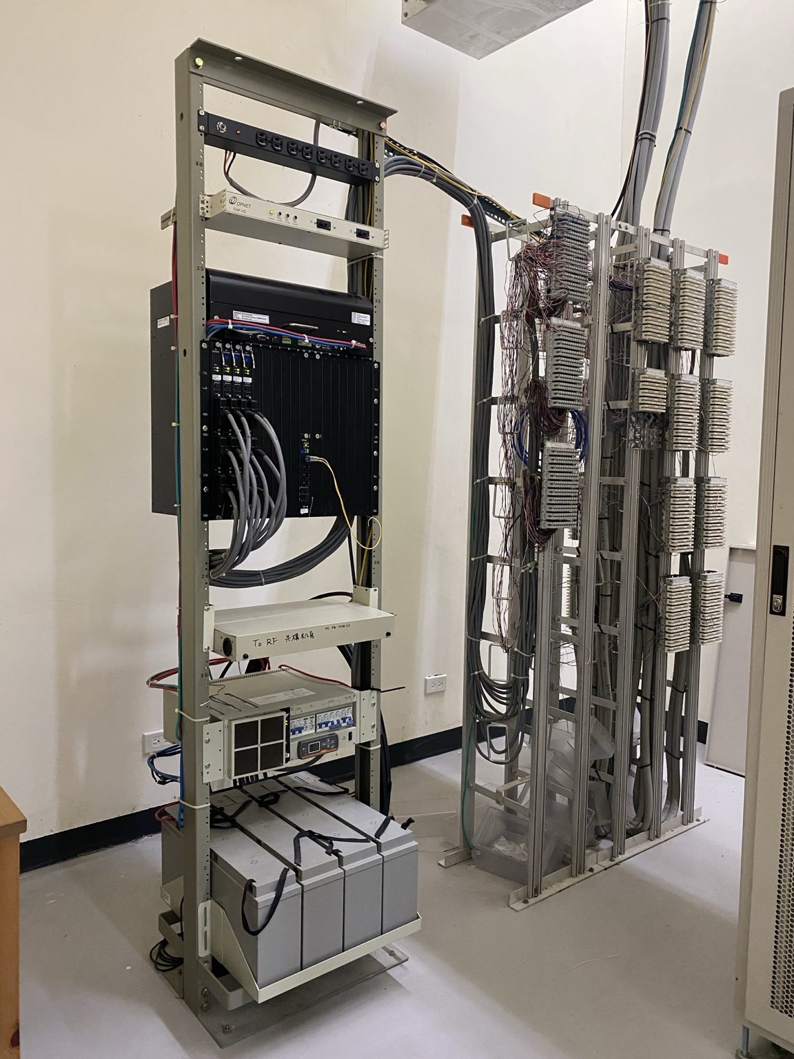 弱電機櫃與設備安裝